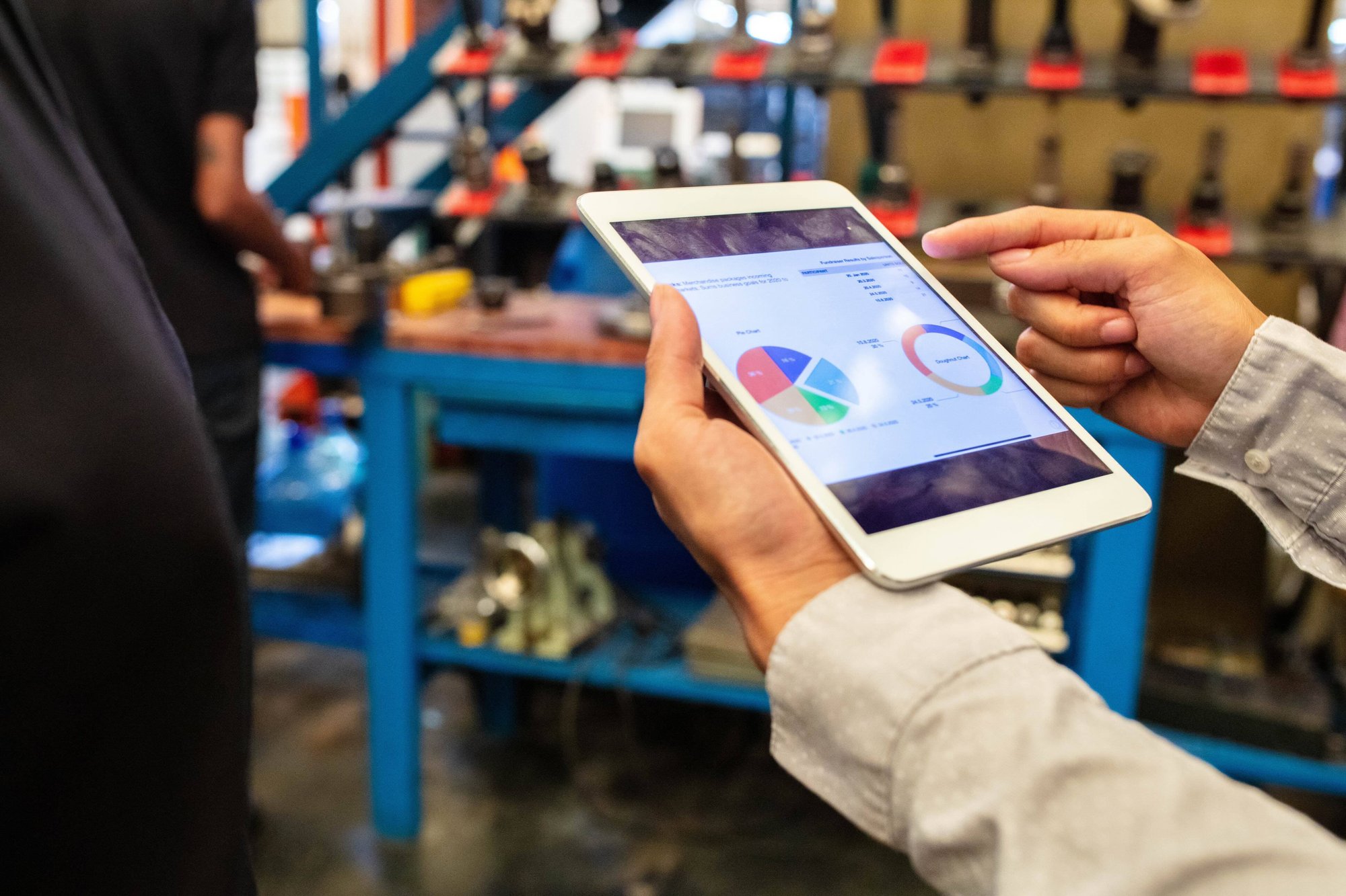AP employee validates invoice data issues on a tablet dashboard and identifies incorrect amounts and invoice numbers.